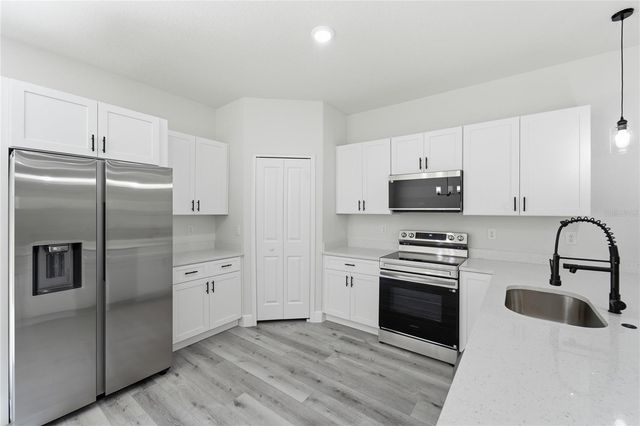 8809 N CIRCULAR WAY, Dunnellon, FL 34434