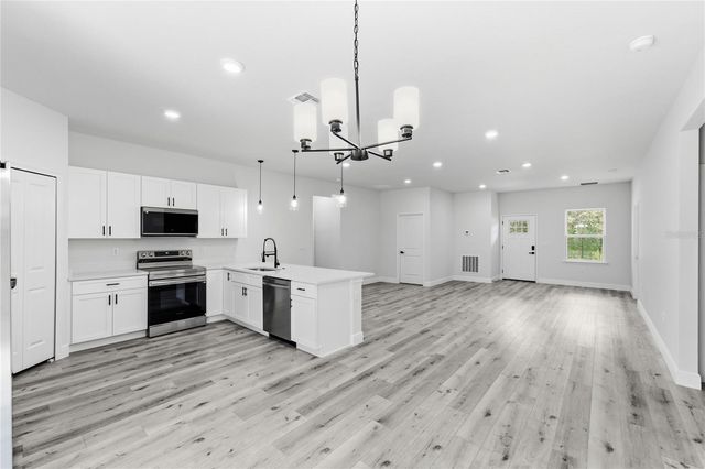 8809 N CIRCULAR WAY, Dunnellon, FL 34434