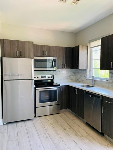 1100 10th St 15, Miami Beach, FL 33139