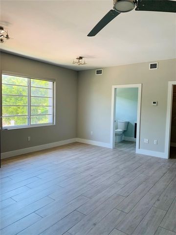 1100 10th St 15, Miami Beach, FL 33139