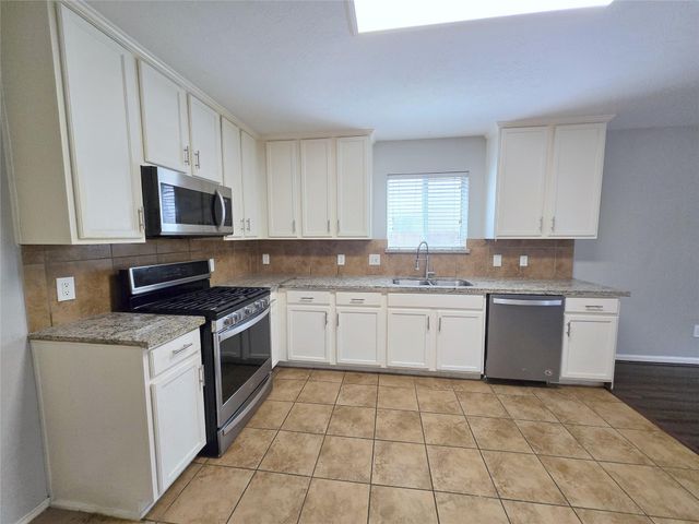 1423 Stone Bluff Drive, Houston, TX 77073