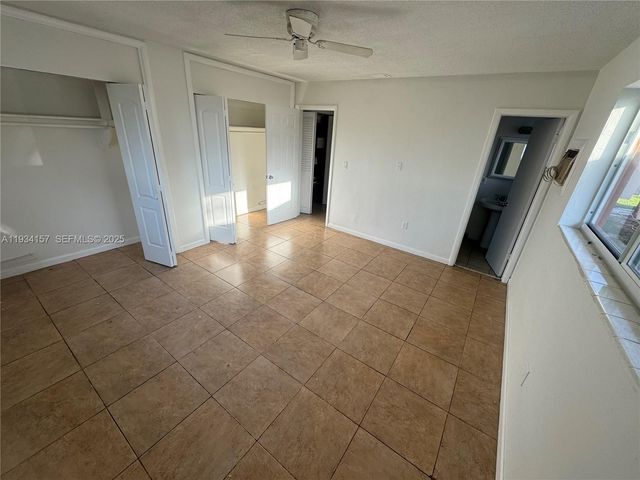 8511 NW 11th St, Pembroke Pines, FL 33024