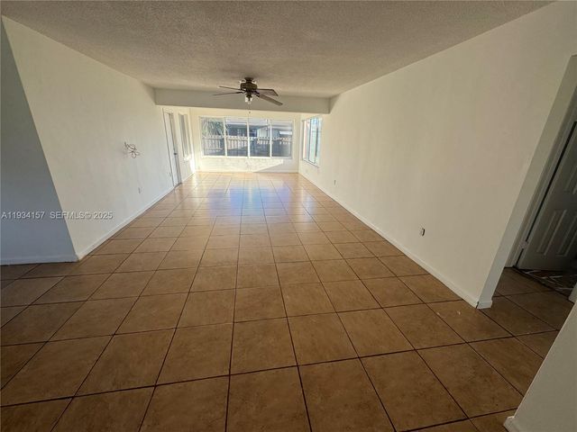 8511 NW 11th St, Pembroke Pines, FL 33024