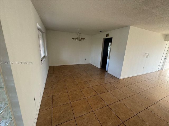 8511 NW 11th St, Pembroke Pines, FL 33024