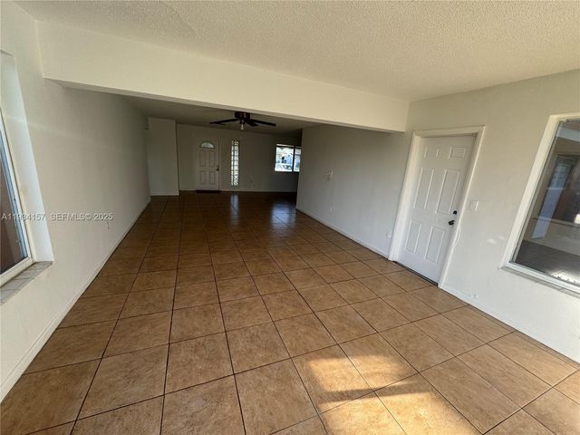 8511 NW 11th St, Pembroke Pines, FL 33024
