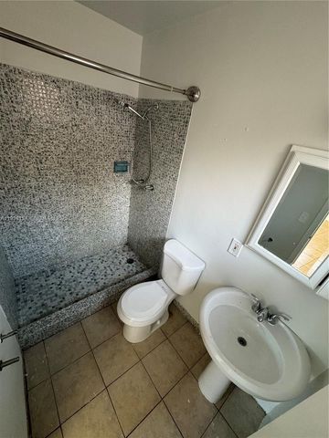 8511 NW 11th St, Pembroke Pines, FL 33024