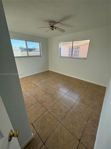 8511 NW 11th St, Pembroke Pines, FL 33024