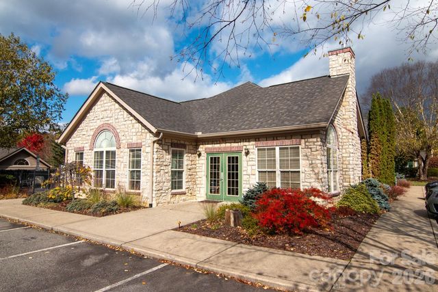 92 Mountain Meadow Circle, Weaverville, NC 28787