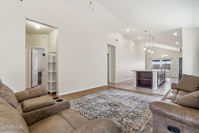 5113 HECTOR MUNOZ Drive, El Paso, TX 79938