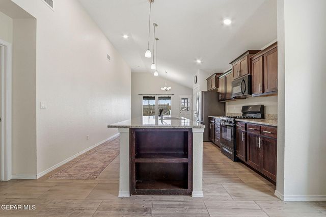 5113 HECTOR MUNOZ Drive, El Paso, TX 79938