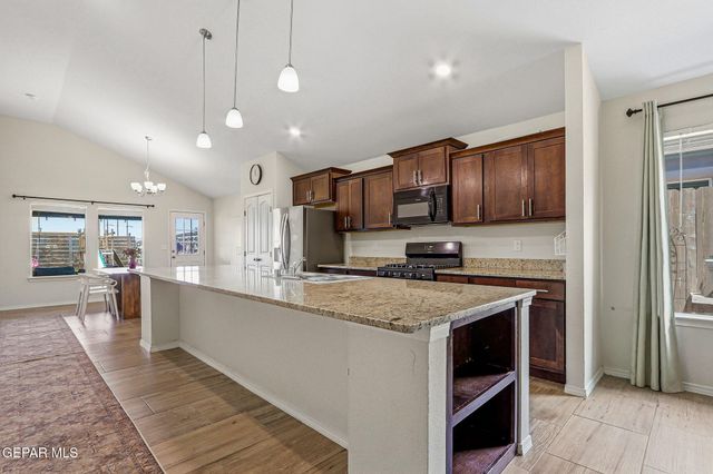 5113 HECTOR MUNOZ Drive, El Paso, TX 79938