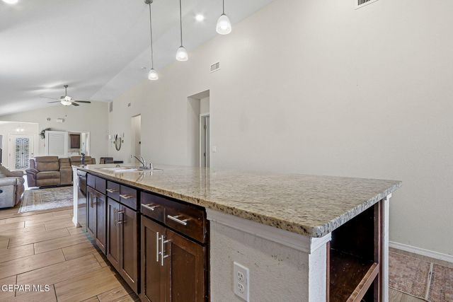 5113 HECTOR MUNOZ Drive, El Paso, TX 79938