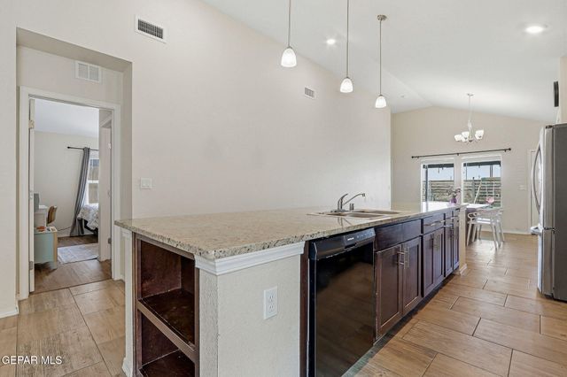 5113 HECTOR MUNOZ Drive, El Paso, TX 79938