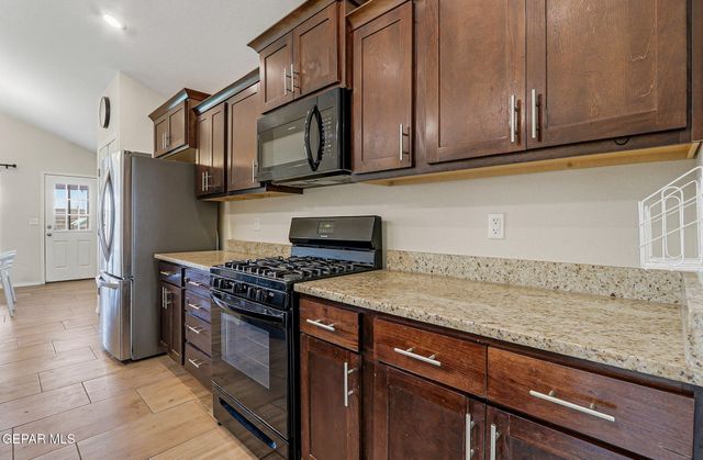 5113 HECTOR MUNOZ Drive, El Paso, TX 79938