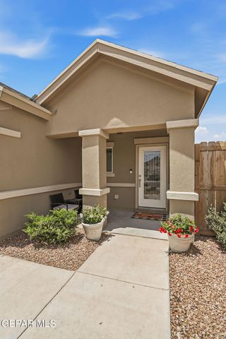 5113 HECTOR MUNOZ Drive, El Paso, TX 79938