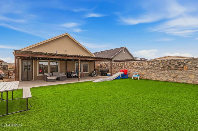 5113 HECTOR MUNOZ Drive, El Paso, TX 79938