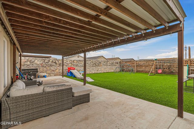 5113 HECTOR MUNOZ Drive, El Paso, TX 79938