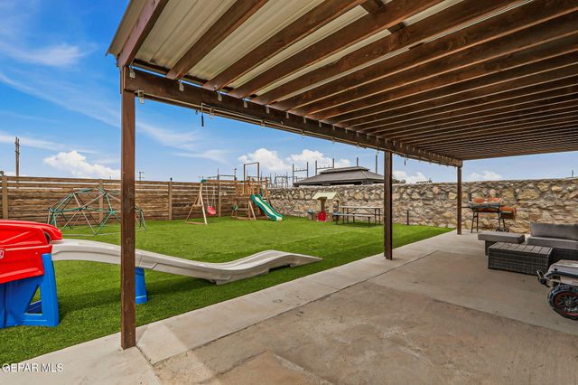 5113 HECTOR MUNOZ Drive, El Paso, TX 79938