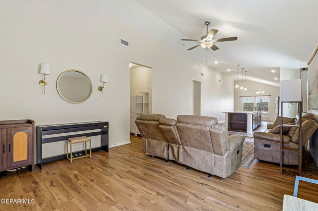 5113 HECTOR MUNOZ Drive, El Paso, TX 79938