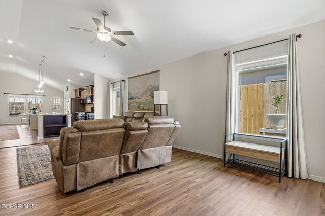 5113 HECTOR MUNOZ Drive, El Paso, TX 79938