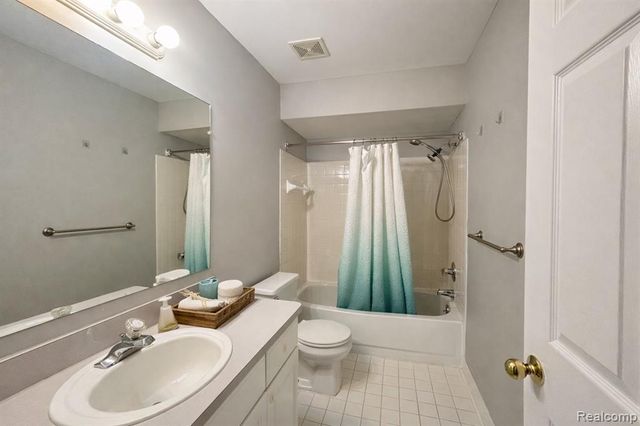 1770 Dogwood Trail, Commerce Twp, MI 48390