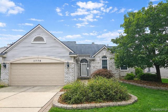 1770 Dogwood Trail, Commerce Twp, MI 48390