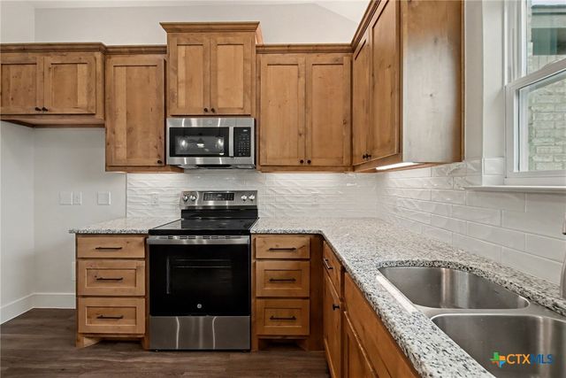 425 County Road 3152, Kempner, TX 76539