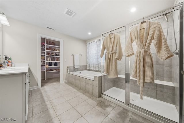 6170 James Drive, Lorain, OH 44053