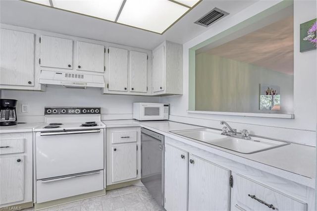 3150 Binnacle DR 217, Naples, FL 34103