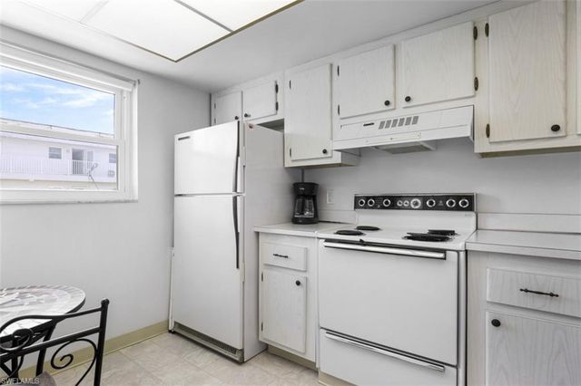 3150 Binnacle DR 217, Naples, FL 34103