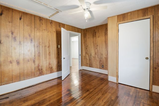 319 E 17th St, Columbia, TN 38401