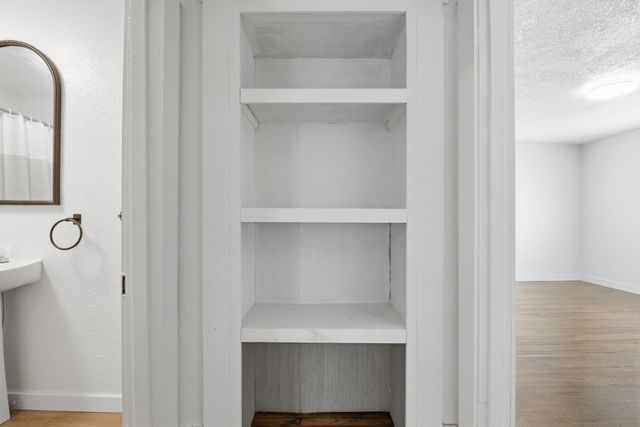 319 E 17th St, Columbia, TN 38401