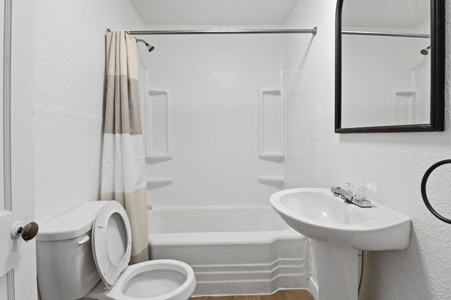 319 E 17th St, Columbia, TN 38401