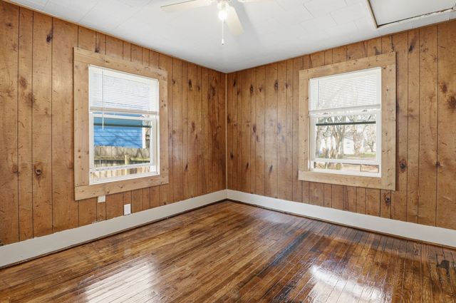 319 E 17th St, Columbia, TN 38401