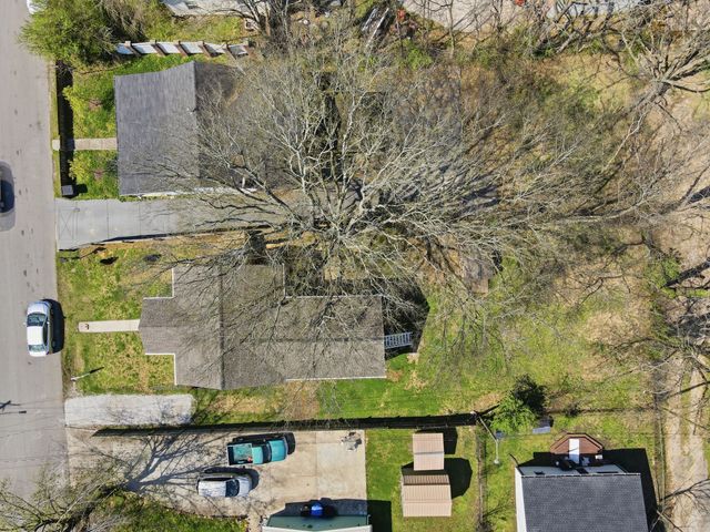 319 E 17th St, Columbia, TN 38401