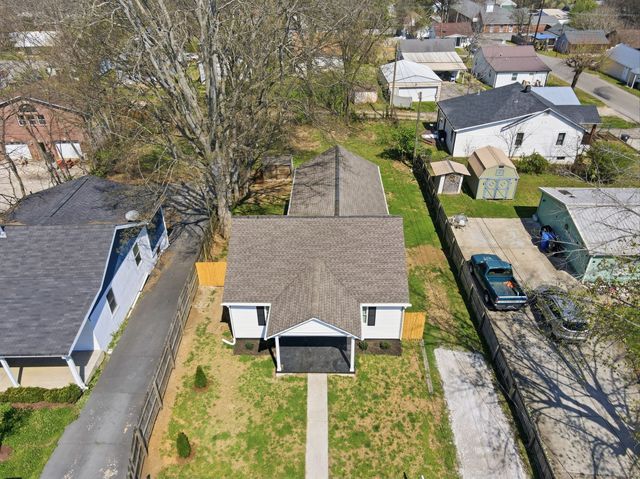 319 E 17th St, Columbia, TN 38401