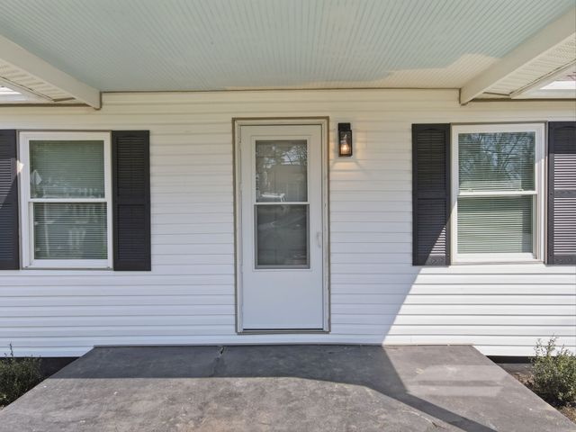 319 E 17th St, Columbia, TN 38401