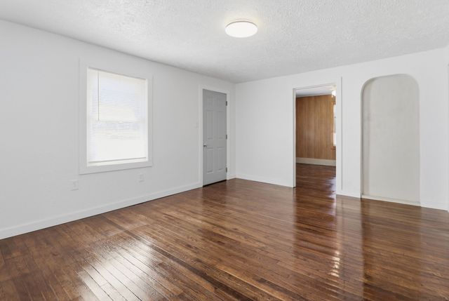 319 E 17th St, Columbia, TN 38401