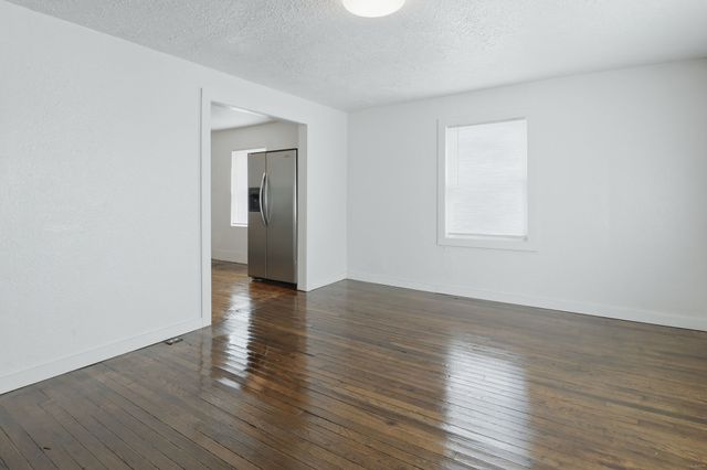 319 E 17th St, Columbia, TN 38401