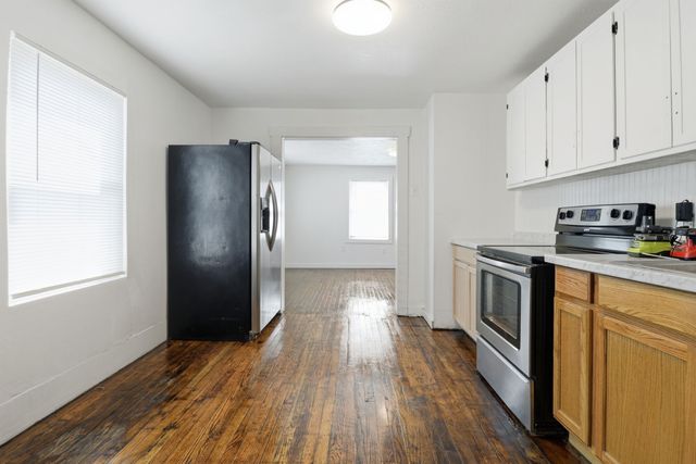 319 E 17th St, Columbia, TN 38401