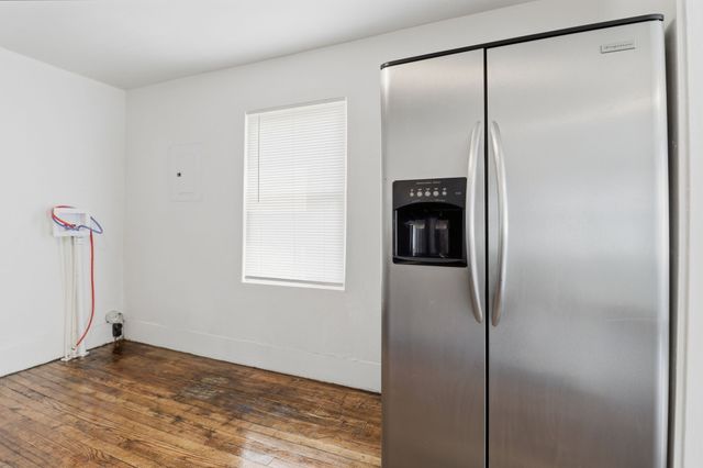 319 E 17th St, Columbia, TN 38401