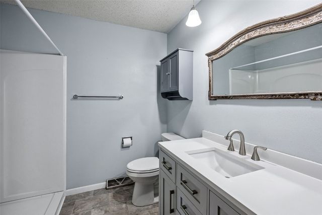 805 W 17th Street, Vinton, IA 52349