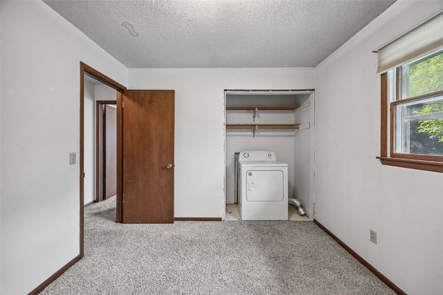 805 W 17th Street, Vinton, IA 52349