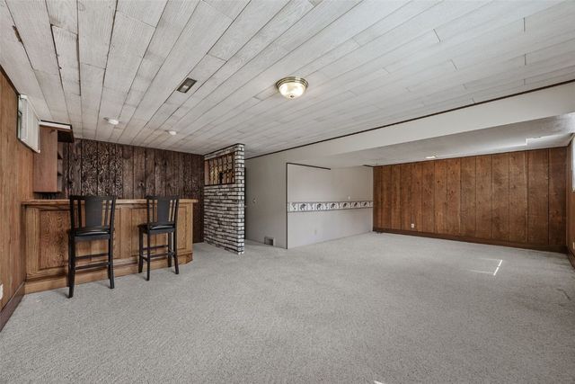 805 W 17th Street, Vinton, IA 52349