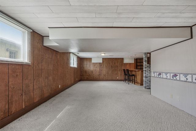 805 W 17th Street, Vinton, IA 52349