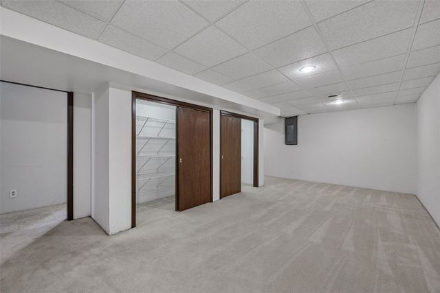 805 W 17th Street, Vinton, IA 52349