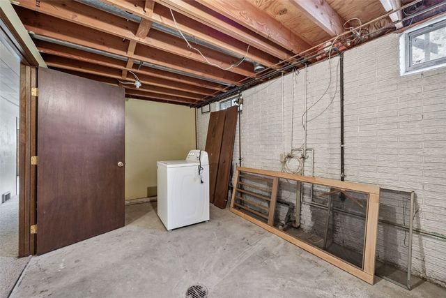 805 W 17th Street, Vinton, IA 52349