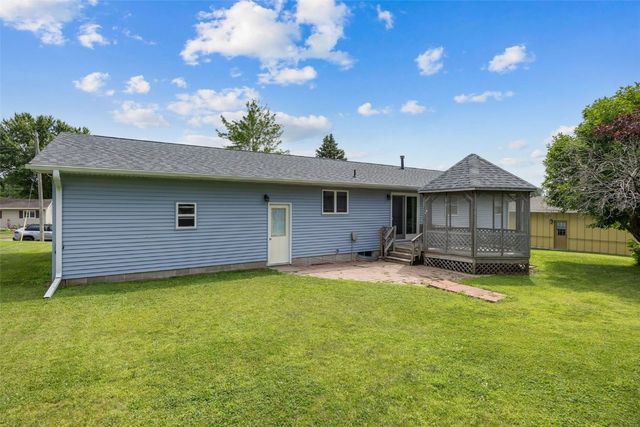 805 W 17th Street, Vinton, IA 52349