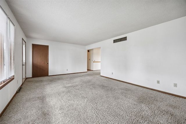 805 W 17th Street, Vinton, IA 52349