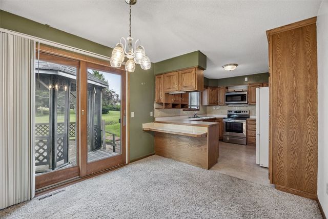 805 W 17th Street, Vinton, IA 52349